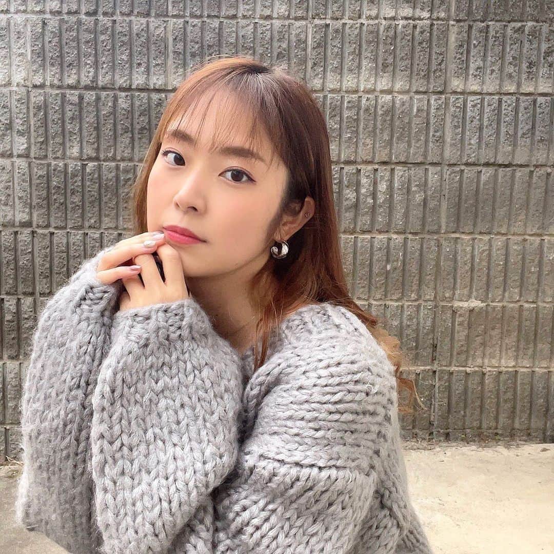 のインスタグラム：「今年もあとすこし。 今年はLIVEがあまりできない代わりに、毎日生配信はじめたり、セレクトショップ「Lara SHION」が誕生したり、新たな挑戦の一年でした。 2021年はどんな一年になるかな😌」