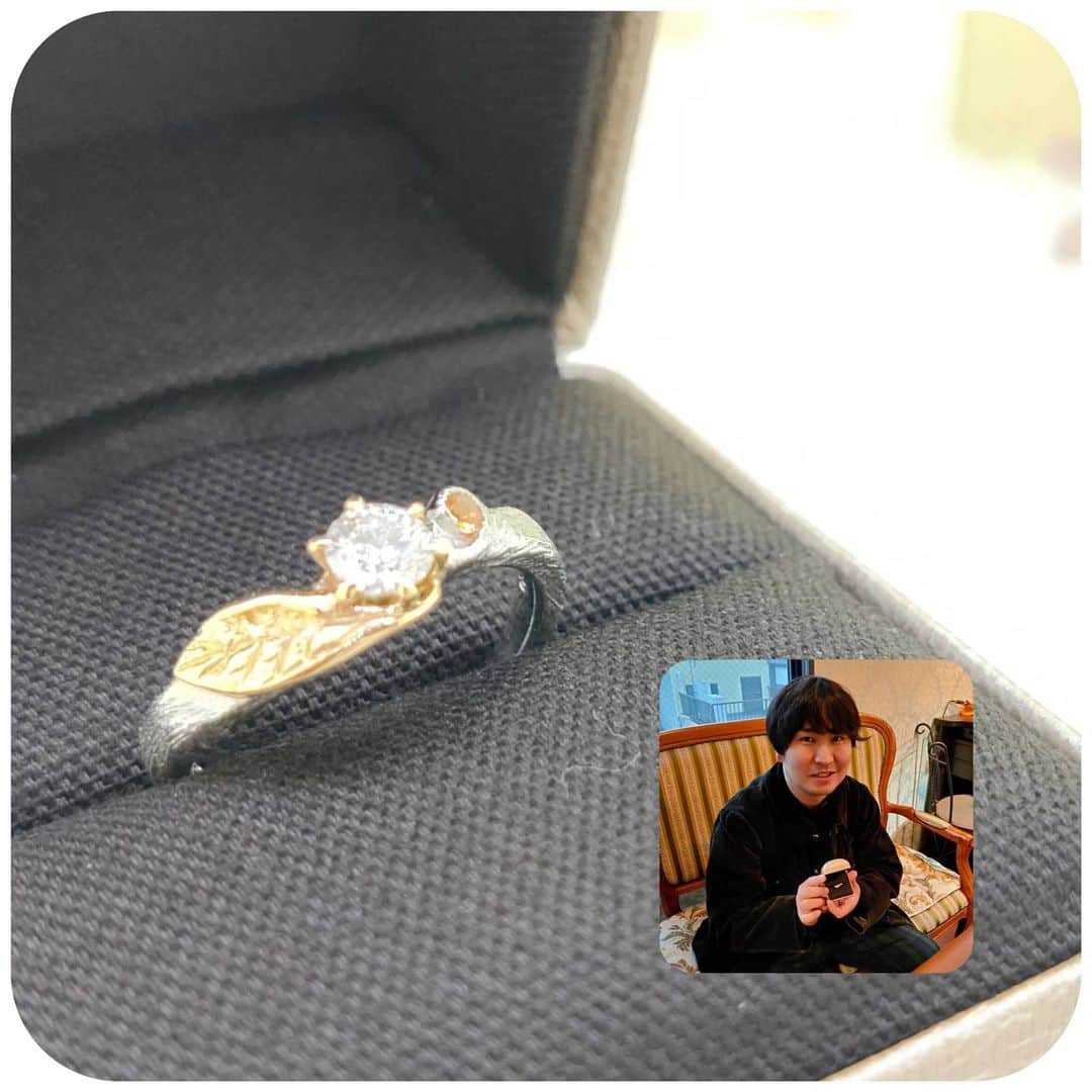 手作り指輪【ジュエリーアウラ】福岡のインスタグラム：「サプライズ プロポーズ💍成功💓  ★フォローミー★ @jewelry.aura  彼が彼女に内緒で エンゲージリングを 手作りしていました！  「いつ、プロポーズした方が 良いのか？」  悩んでましたが、  フタリにとって 想い出になる記念日が 良いです。  誕生日や記念日 クリスマスなど  あとから 思い出として ずっと心に残る日が いいですね♡♡  ご婚約おめでとうございます💓💞  ★フォローミー★ @jewelry.aura」