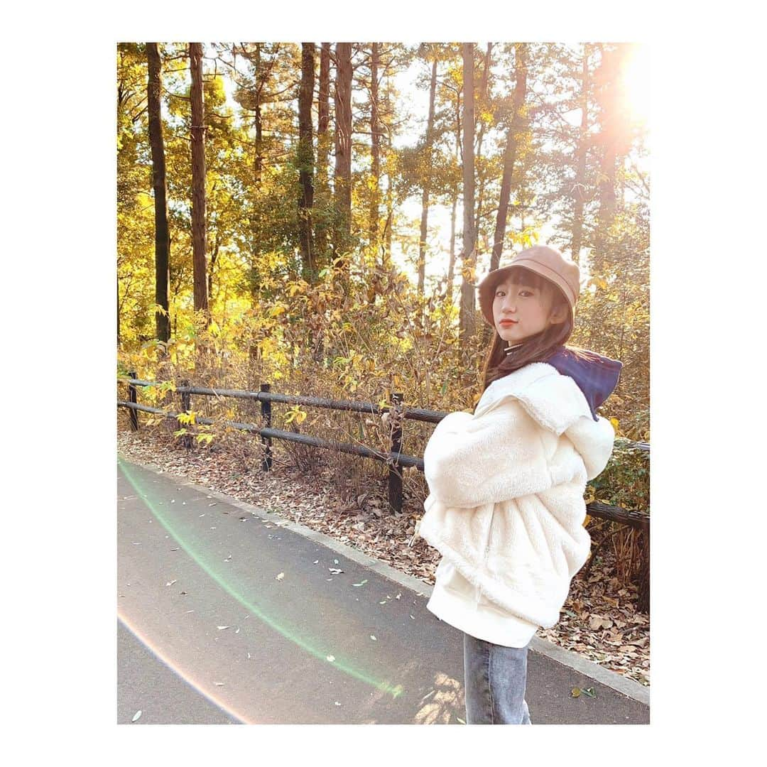 ももかさんのインスタグラム写真 - (ももかInstagram)「お天気だったから丸麦連れてのんびりお散歩☀️ ・ ・ ・ 癒されたので🐶🐶 年内の撮影頑張ります💪 ・　 ・ 今日のコーデ　 ・ハットWEGO ・タートルニットWEGO ・パーカーWEGO ・アウターUNIQLO ・デニムH&M ・スニーカーNIKE air JORDAN5 #今日のコーデ #コーデ #コーデネート #fashion #ootd  #冬コーデ #ももかチャンネル #youtube  #丸麦チャンネル」12月27日 15時29分 - momoka_ch