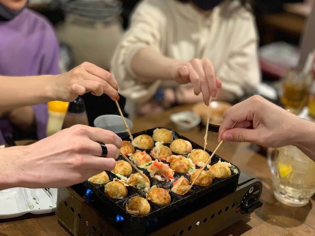 尾形穂菜美のインスタグラム：「仕事終わりにスタッフの皆さんとたこ焼きしたときの🐙 今は気軽にこんなことできないのが寂しい。。。」