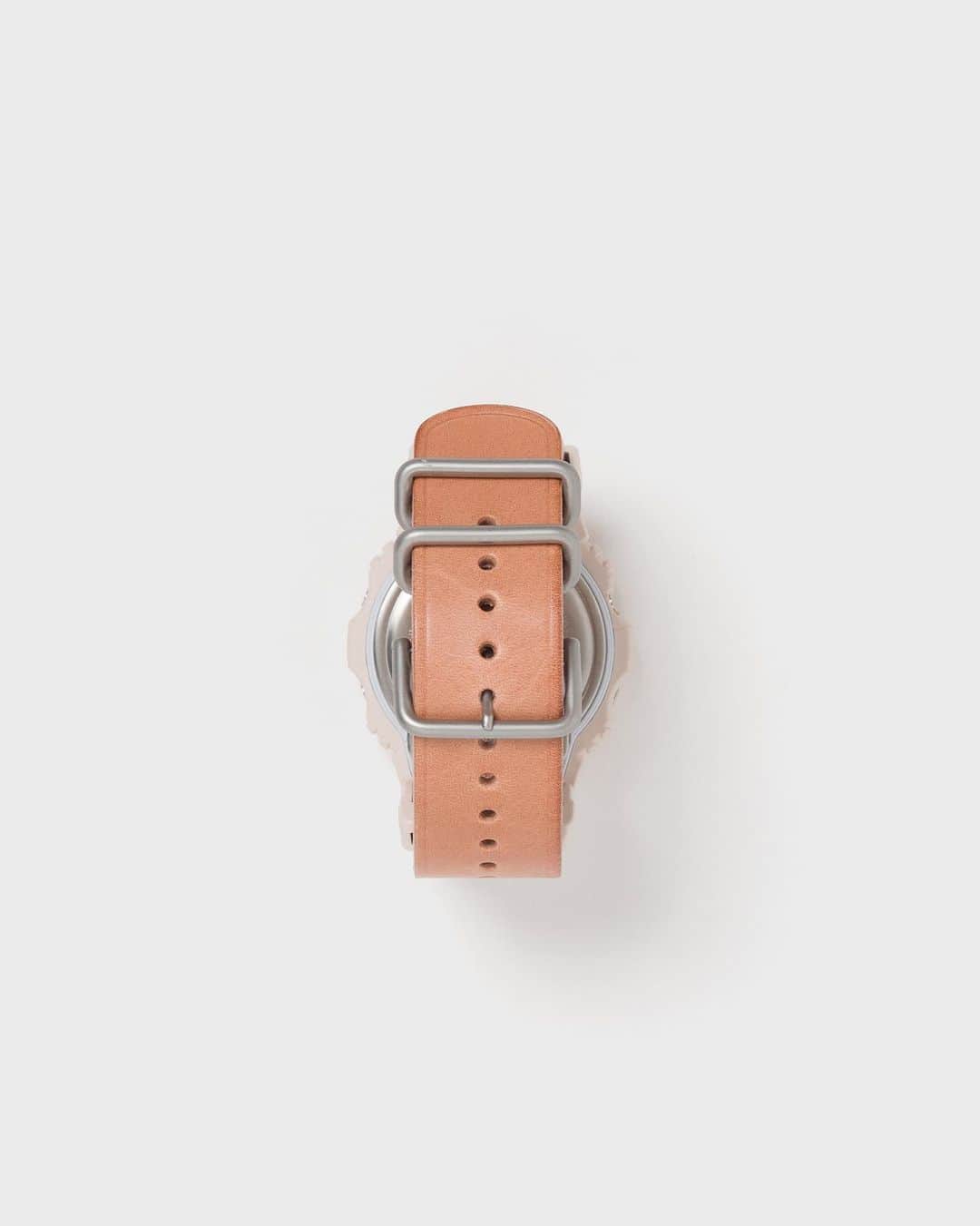 エンダースキーマさんのインスタグラム写真 - (エンダースキーマInstagram)「Hender Scheme and G-SHOCK have reunited to present a new collaboration model. Combining the iconic, shock-resistant G-SHOCK DW-5750 watch by CASIO and a handmade vegetable tanned leather band by Hender Scheme, this watch will tell 2 different timelines. ⠀ ⠀ Hender Scheme × G-SHOCKのコラボレーション第2弾となるHender Scheme × G-SHOCK DW-5750HS20-4JFをリリースします。 12月28日よりスキマ抽選サイトで抽選応募開始。詳細はプロフィールのリンクからご確認ください。﻿⠀ ⠀ 12月28日(月) 12:00 web 抽選応募 開始﻿ https://entry.henderscheme.com/gshock/web/ *Domestic shipping only⠀ ⠀ #henderschemexGSHOCK #henderscheme #GSHOCK #effectlab」12月27日 16時03分 - henderscheme