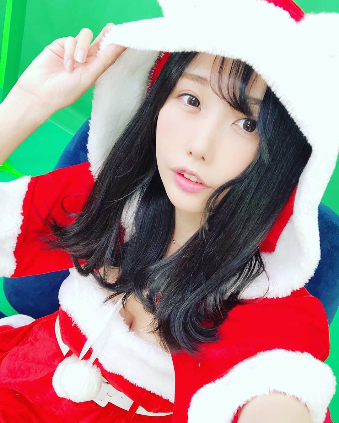 のインスタグラム：「26日の　#TIPSTAR で、やっとサンタコス出来た🥰🥰🥰🥰🥰🥰🥰 1日遅れのサンタさんw #グラビアアイドル #グラドル #コスプレイヤー #cosplay #japanesegirl #gravure #photogravure #shooting #撮影 #撮影会  #むちむち  #お尻 #お尻フェチ #followme #hip #競泳水着 ##Instagramjapan #portrait #portrait_shots  #Japaneseculture #instaportrait  #instagood #被写体  #写真撮ってる人と繋がりたい  #脚フェチ #Anime #game」