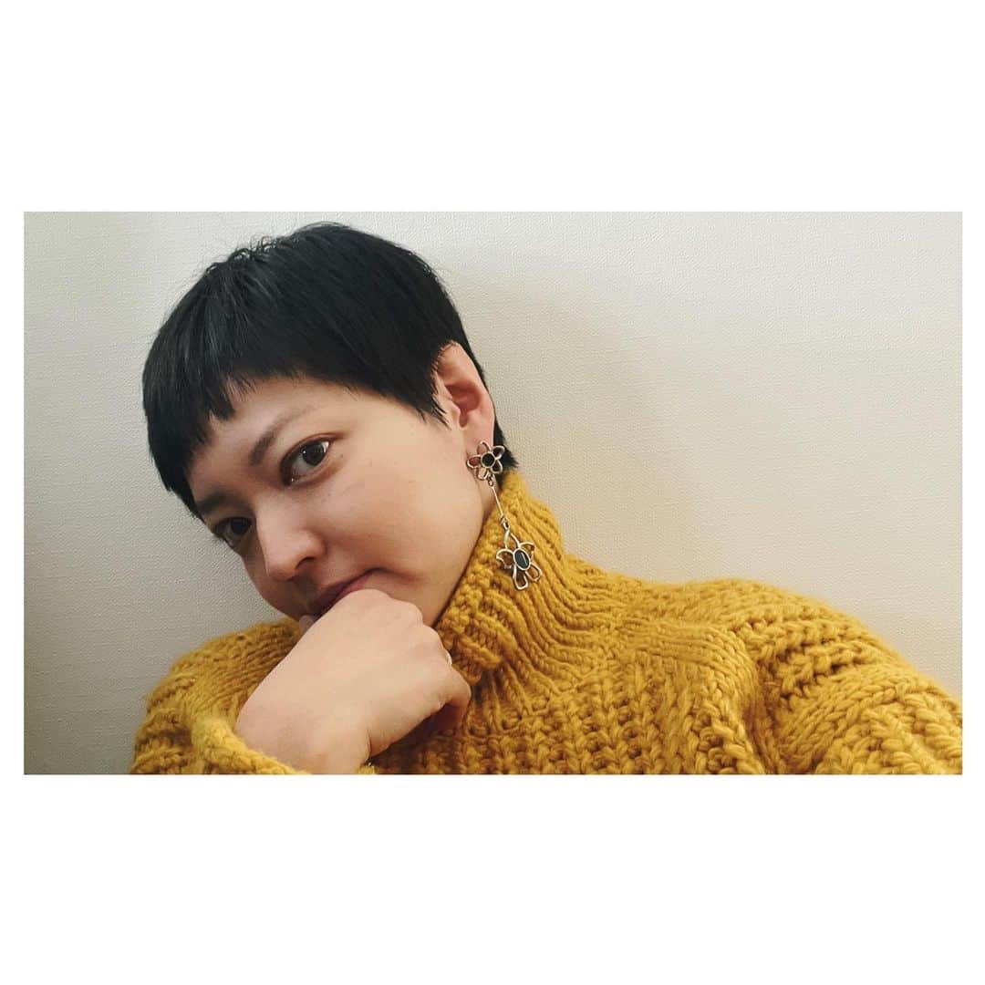 沖樹莉亜さんのインスタグラム写真 - (沖樹莉亜Instagram)「そういえば先週 髪の毛を切りました💇‍♀️ 7月の頭にショートスタイルにしてから ずっとセルフカット🤣💈 家に三面鏡もないけれど すぐに美容院にも行けないので🥲 意外と楽しいセルフカット🤩 でも流石に形を変えることは自分では出来ないので @comet.salon にてヘアメイクの @kiyokooshima さんにお願いしました🙏♥️ 　 久しぶりのベリーショート とってもお気に入りです♥️💖 大島さんありがとう💕🥰  #ベリーショート #shorthair #shorthairstyle」12月27日 16時24分 - juliaokijulia