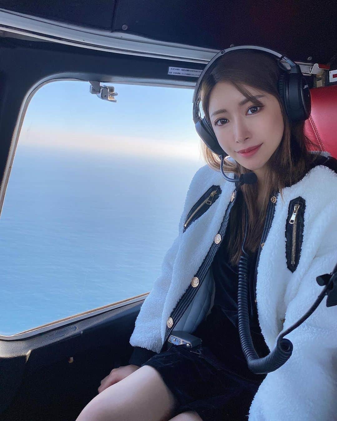 南杏奈のインスタグラム：「初島からみんなでヘリで 帰ったよ🚁❤️  東京までは40分ほど！近い💓  #上空 #空の旅 #ヘリコプター #旅行 #静岡 #熱海 #初島 #gotoキャンペーン #gotoトラベル #gototravel #hatsushima #atami #shizuoka #japantrip #japantravel #ig_japan #followｍe #japanesegirl #instagood #photo_jpn #japan_of_insta #luxurylifestyle #instalike #helicopter #helicopterlife」