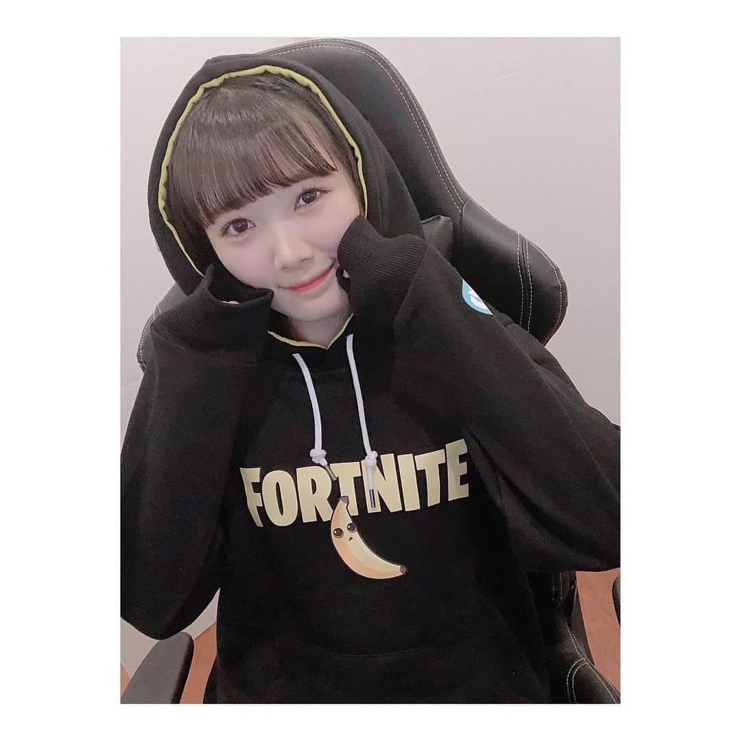 高橋麻里さんのインスタグラム写真 - (高橋麻里Instagram)「. FORTNITE大好き彼女はどうですか🍌♡ . . ヴィレヴァンとの コラボパーカーがかわいすぎるぅぅう。 . . ネットの先行発売？で買ったんだけど、 一般発売はいつなんだろ🤔？ . 追加で買いたい∩(*´｀∩)♡1 . . #FORTNITE #フォートナイト #フォートナイト女子」12月27日 16時53分 - takahashimari15