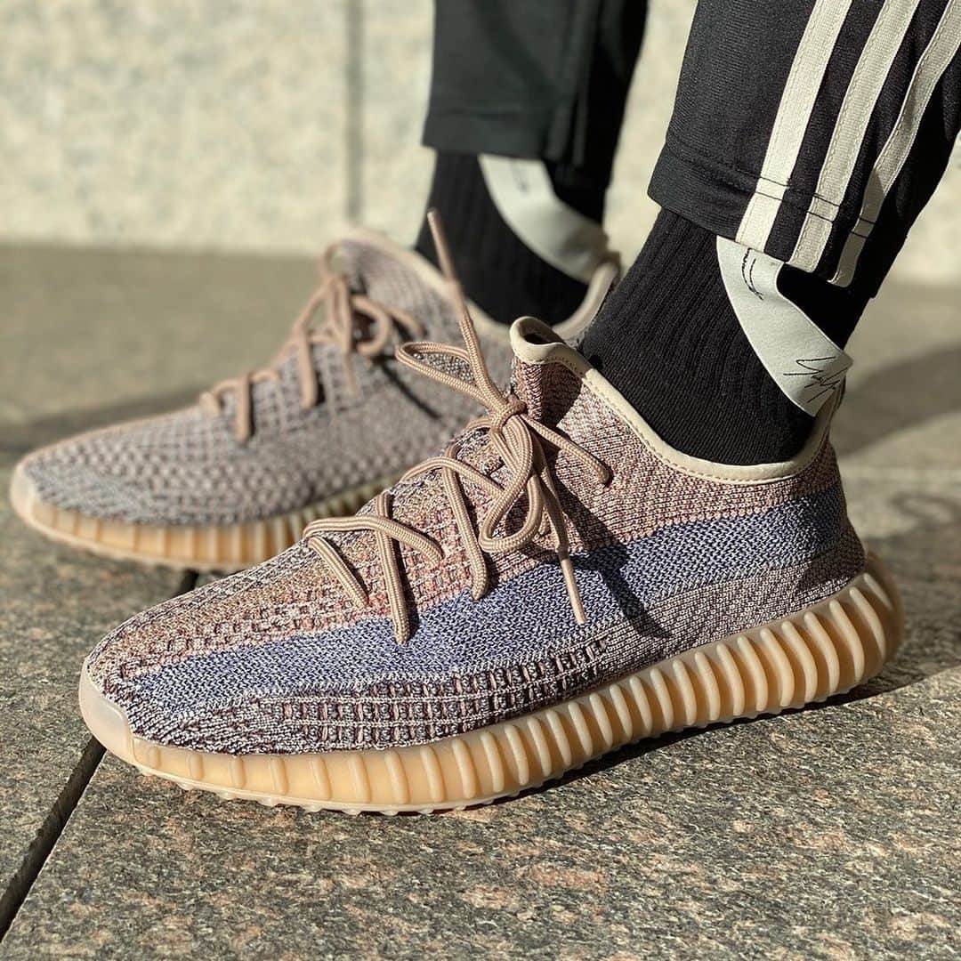 船越涼太のインスタグラム：「ADIDAS YEEZY BOOST 350 V2 "FADE"  #sneakers #adidas #yeezy #yeezyboost #y3 #nike #fashion #instalike #tokyo」