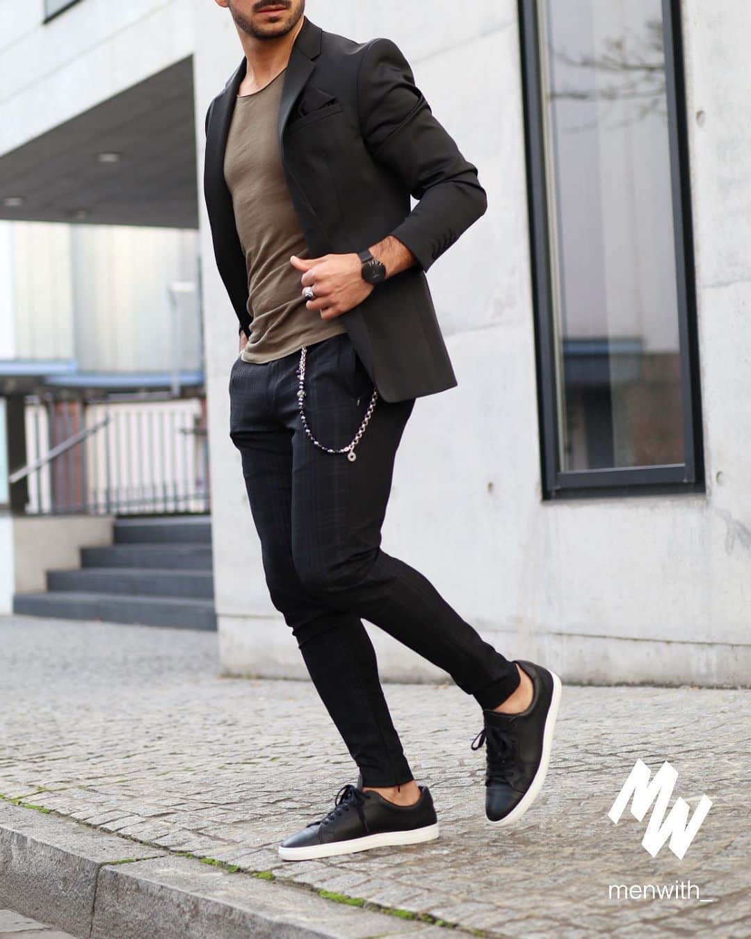 Men Withのインスタグラム：「Cool photo of our dear friend @lui.vita 👌🏽 #menwithstreetstyle」