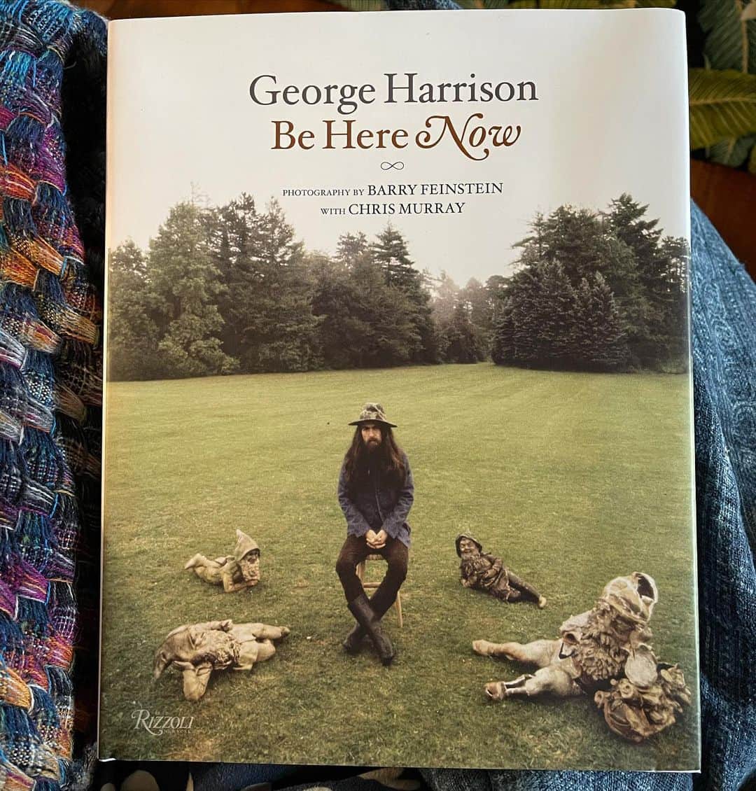 キャサリン ミッシェルさんのインスタグラム写真 - (キャサリン ミッシェルInstagram)「It’s always nice when you buy a present for someone and you can enjoy it as well !#georges #booklover #UK #musician #iconic #Beatles #friarpark #book #livre #georgesharrison #mantra #mysweetlord」12月28日 2時51分 - catherinemichiels