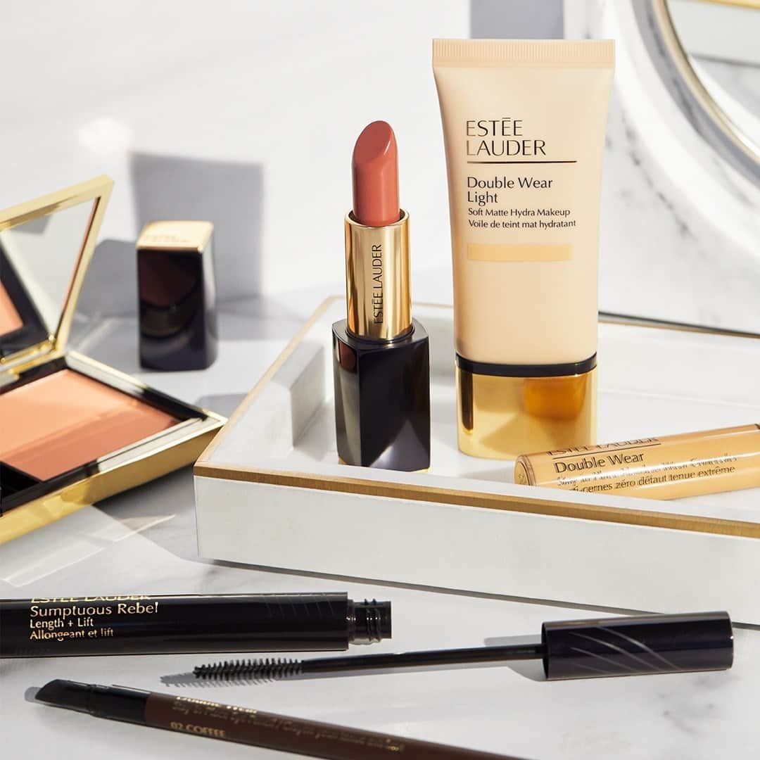 エスティローダーのインスタグラム：「From the #DoubleWear Light #Foundation to the #SumptuousRebel Length + Lift mascara and more – we can't leave these in the year before. So, we're walking into the New Year with our favorite #EsteeEssentials!✨Tap to shop now. ✨ (#PureColorEnvy in Rebellious Rose 420)」