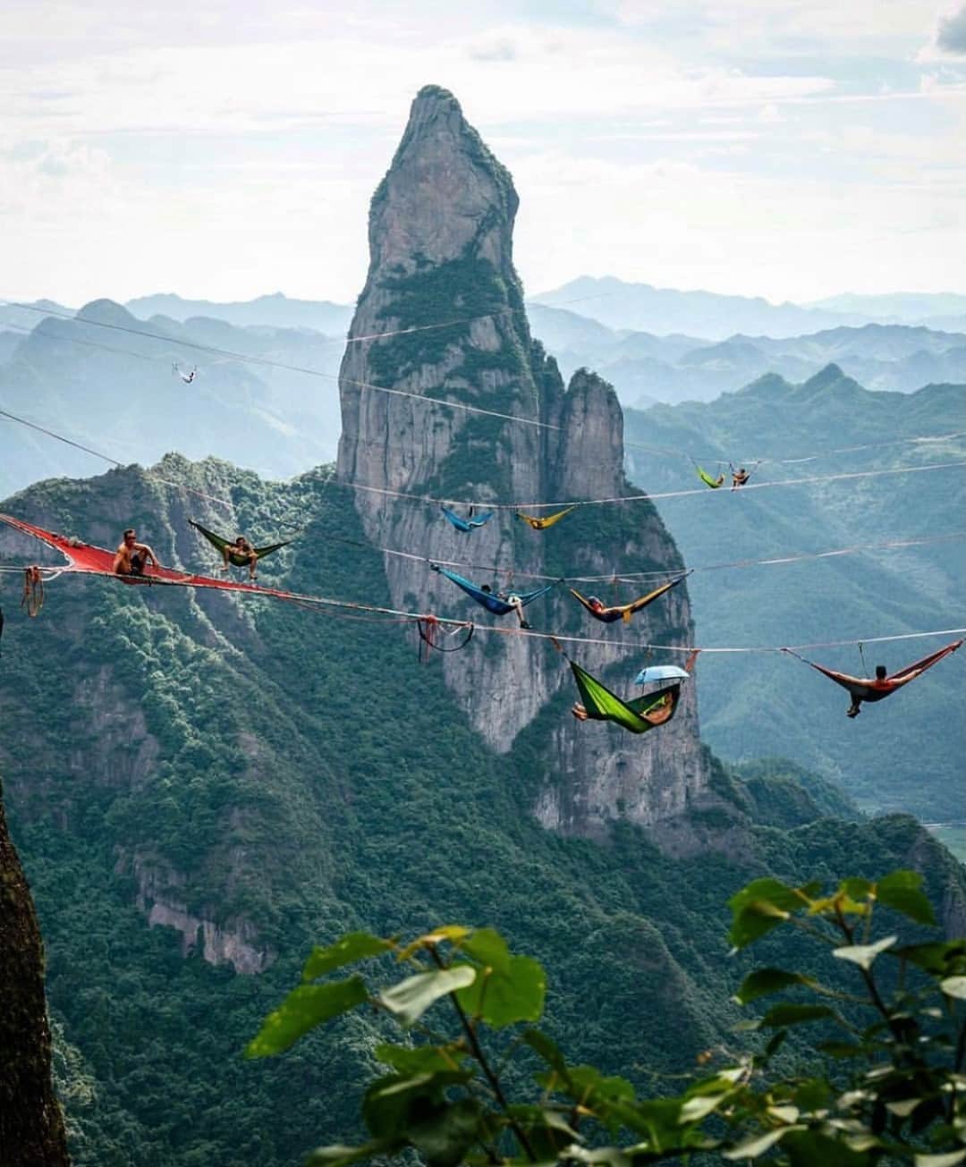 Earth Picsさんのインスタグラム写真 - (Earth PicsInstagram)「Just hanging out in China 🇨🇳 Tag someone you’d like to hang here with! 🏔 Photo by @handsomerobinson」12月28日 3時00分 - earthpix