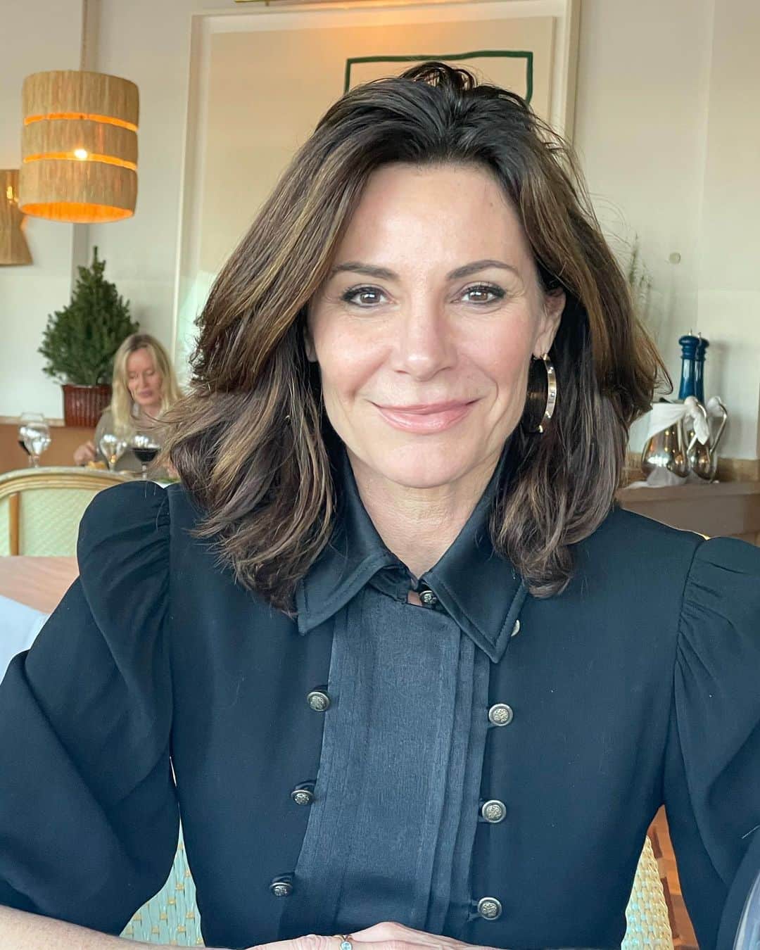 ニコールミラーのインスタグラム：「The gorgeous @countessluann finishing out this year in style in our Tuxedo Detail Wool Blazer! 🖤 #nmstyleconsultant @lebilboquetsagharbor」