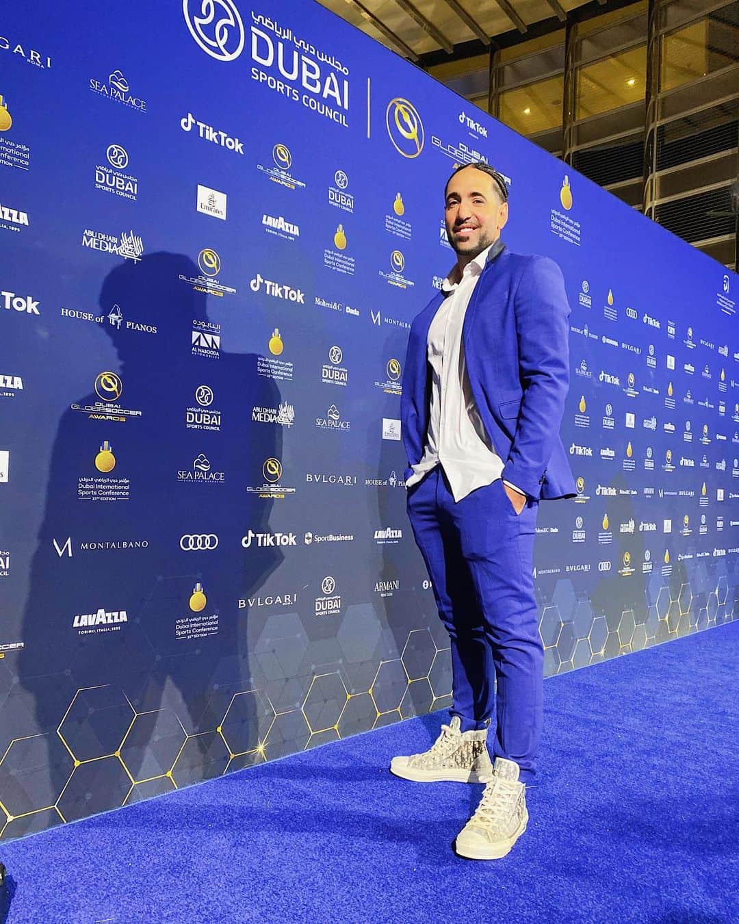 ショーン・ガルニエのインスタグラム：「GREAT NIGHT 👊🏼🤙🏻⚽️ @globesoccer @tiktokarabofficial @dubaisc」