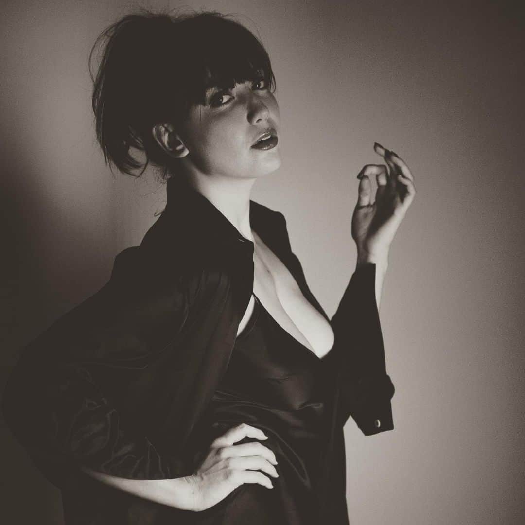 デイジー・ロウさんのインスタグラム写真 - (デイジー・ロウInstagram)「🖤 📷 @kirktruman」12月28日 3時34分 - daisylowe