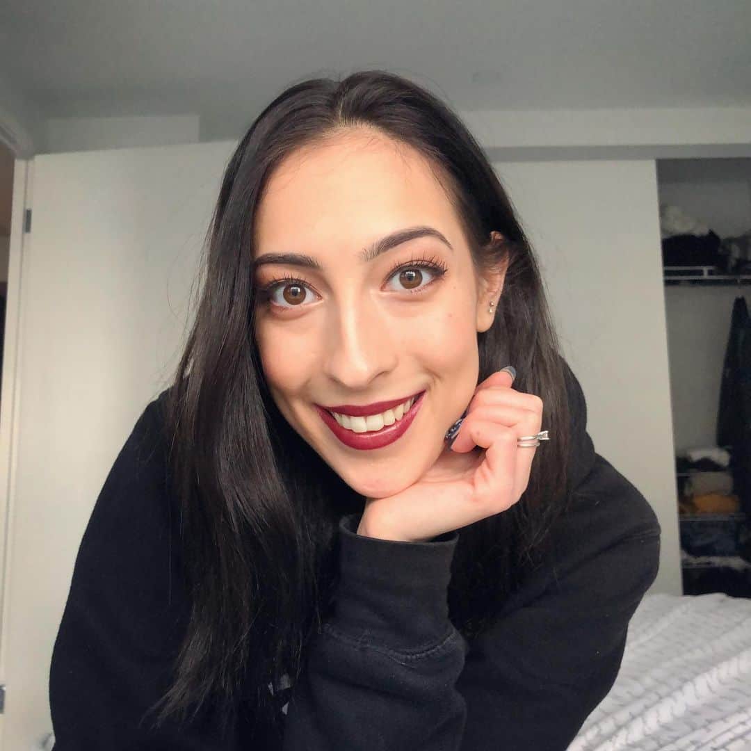ネッタ・シュライバーのインスタグラム：「Cheesing for the new year 🤩」