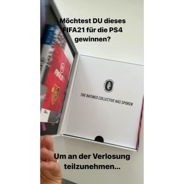 シルヴァン・ヴィドマーのインスタグラム：「Ganz viel Glück ⚽️🍀 Der/die Gewinner/in werde ich am Abend vom 28. Dezember verkünden😃」