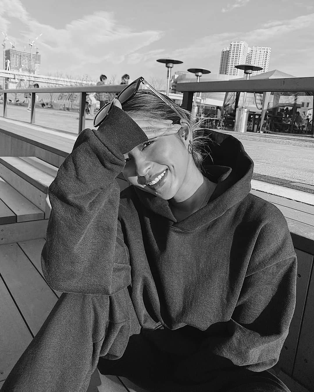のインスタグラム：「HOW WAS YOUR DAY？﻿🖤🤍 ﻿  ﻿ #dayoff #2020 #4moredays」