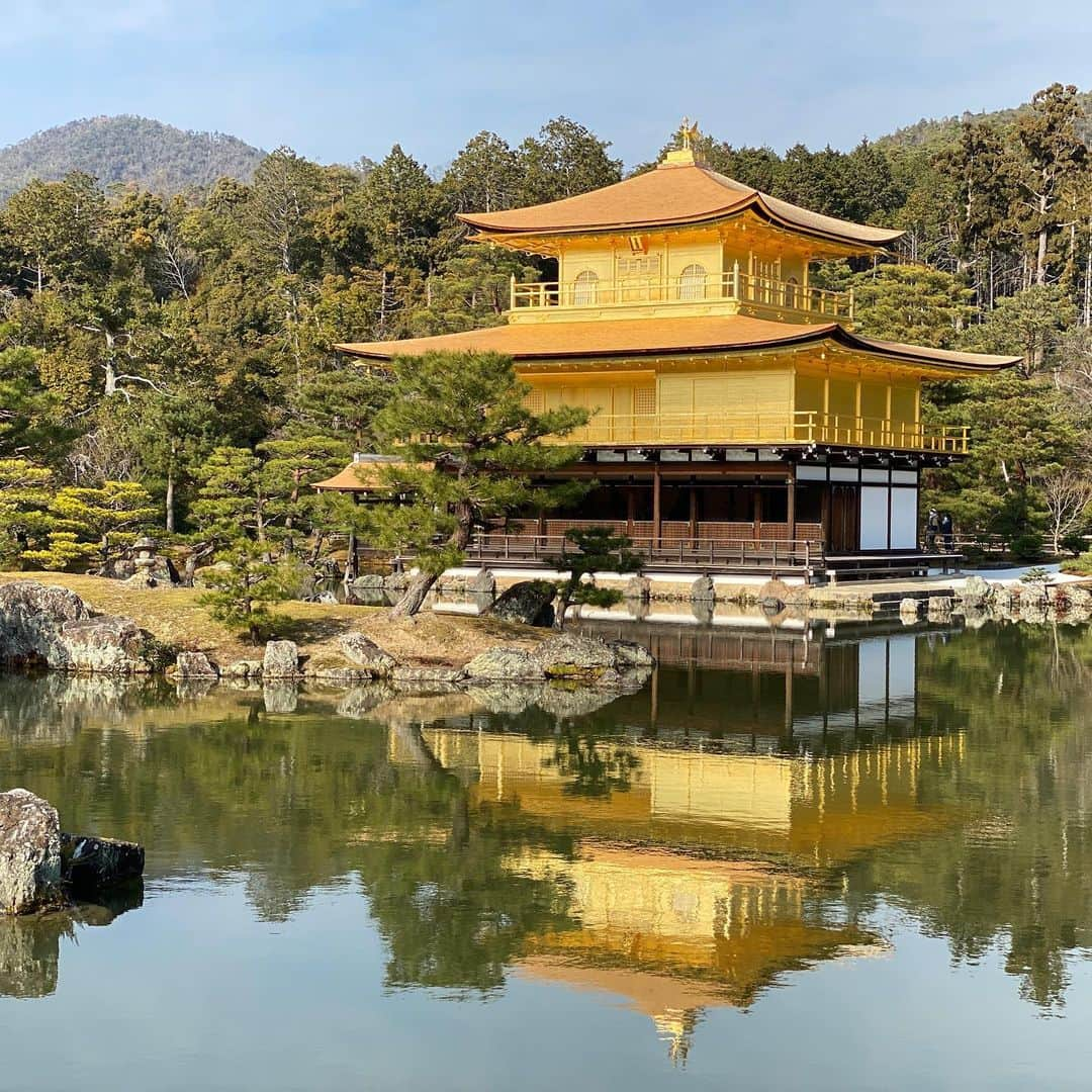 神谷ゆう子のインスタグラム：「金閣寺  #金閣寺#京都#kyoto  #世界遺産#金ピカ #水面に映る金閣寺 #本当にピッカピカでした #絵葉書並みに綺麗に撮れました」