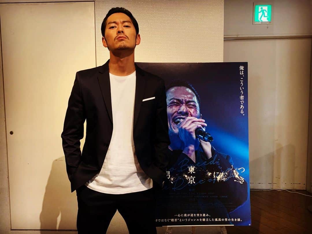 般若のインスタグラム：「僕のドキュメンタリー映画 「その男、東京につき」が公開されました。自分でも不思議だし大丈夫かな？って思ってるのも正直なところです。公開から2日沢山の熱いメッセージを読んで作って良かったと素直に思いました。 この激動の2020年殆どの人が失う事の方が多い中でこの作品を観て何かになって貰えたら嬉しく思います。作品に関わってくれた全ての人素晴らしいアーティスト達、人生を変えてくれた剛さん、そして何よりも劇場に足を運んでくれたみんなに心から感謝してます。 子供の頃から何ひとつ得意なものもなく人間としても下の下の自分は成功なんて未だにしてません。最下層は上に登るのみです。モテたいです。みんなにとって2021年が最高の年になる様に願ってます。顔さえ良ければ誰でも良いよな！ 良いお年を。 その男、東京につき」