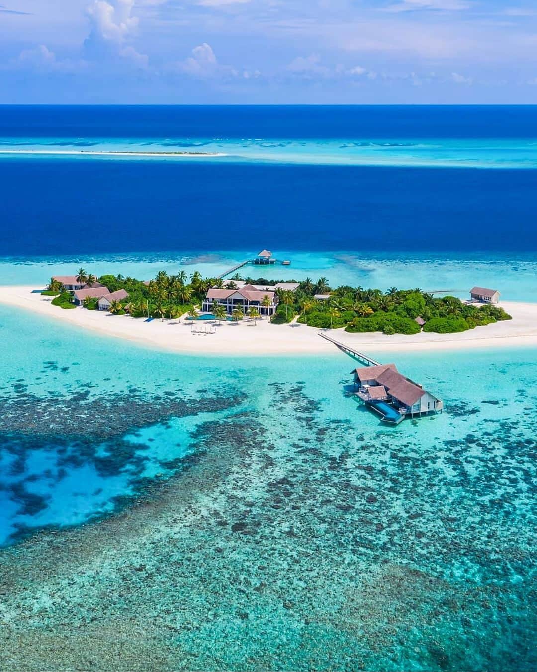 Maldivesさんのインスタグラム写真 - (MaldivesInstagram)「Four Seasons Private Islands Voavah #Maldives   📷 @onefortheroadphoto」12月27日 19時02分 - omaldives