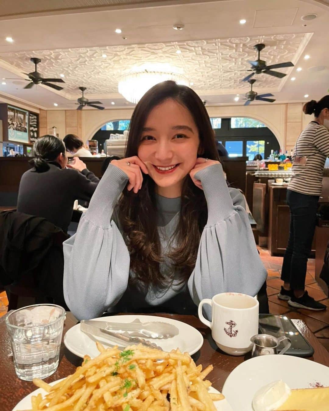 のインスタグラム：「#ゆりこのカフェ巡り ポテト激うまだったよー🤤🍟 おかげで、手が止まらんかった🤦‍♀️💦💦笑  #6thbyorientalhotel #有楽町 #銀座 #銀座カフェ #東京カフェ #カフェ #カフェ巡り #カフェ好きな人と繋がりたい #カメラ好きな人と繋がりたい #コーヒー好きな人と繋がりたい #swipe #スワイプしてね」