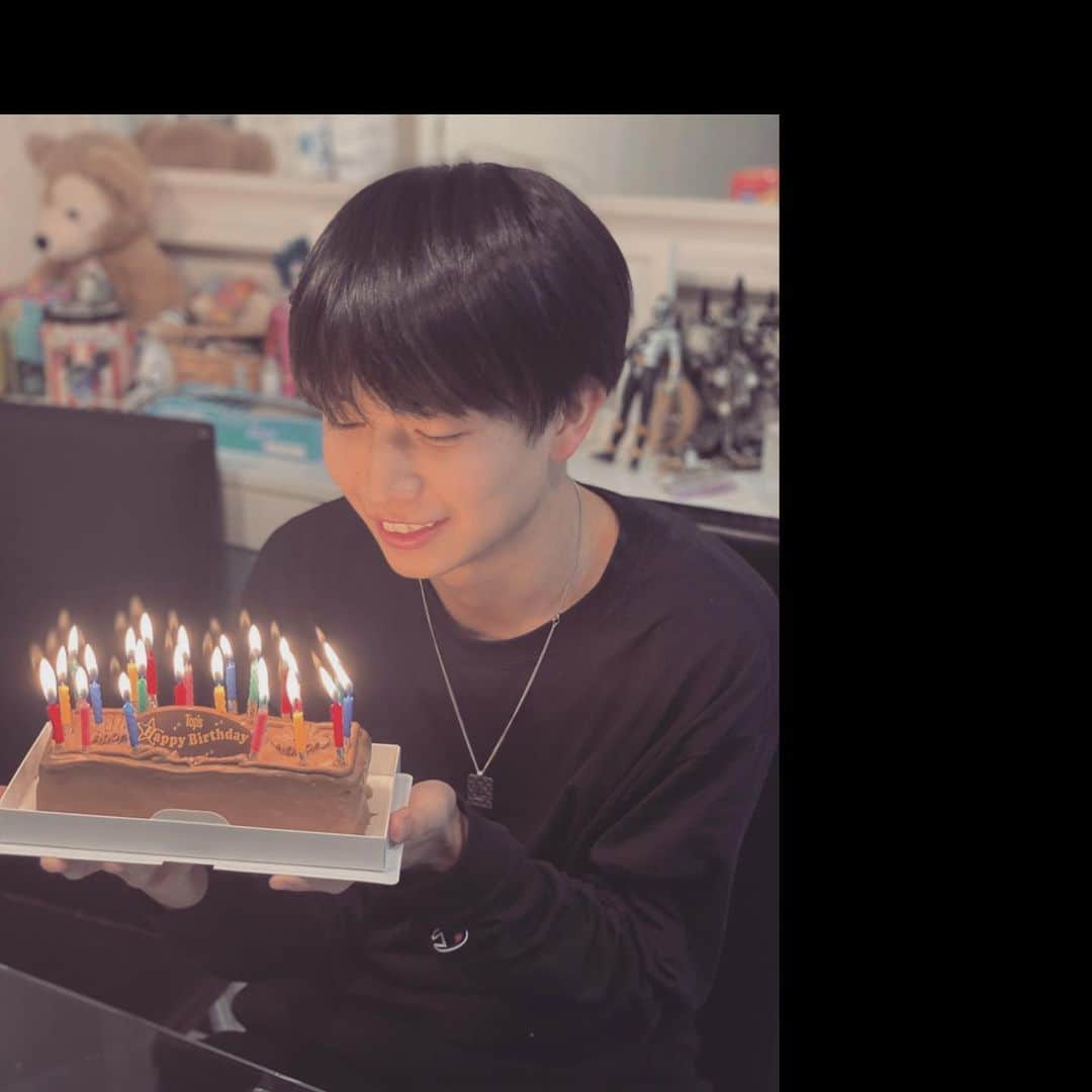 綱啓永さんのインスタグラム写真 - (綱啓永Instagram)「この間の誕生日。家族で祝ってもらいました☺︎  #今年最後の #ツナの日」12月27日 19時19分 - tsuna_keito