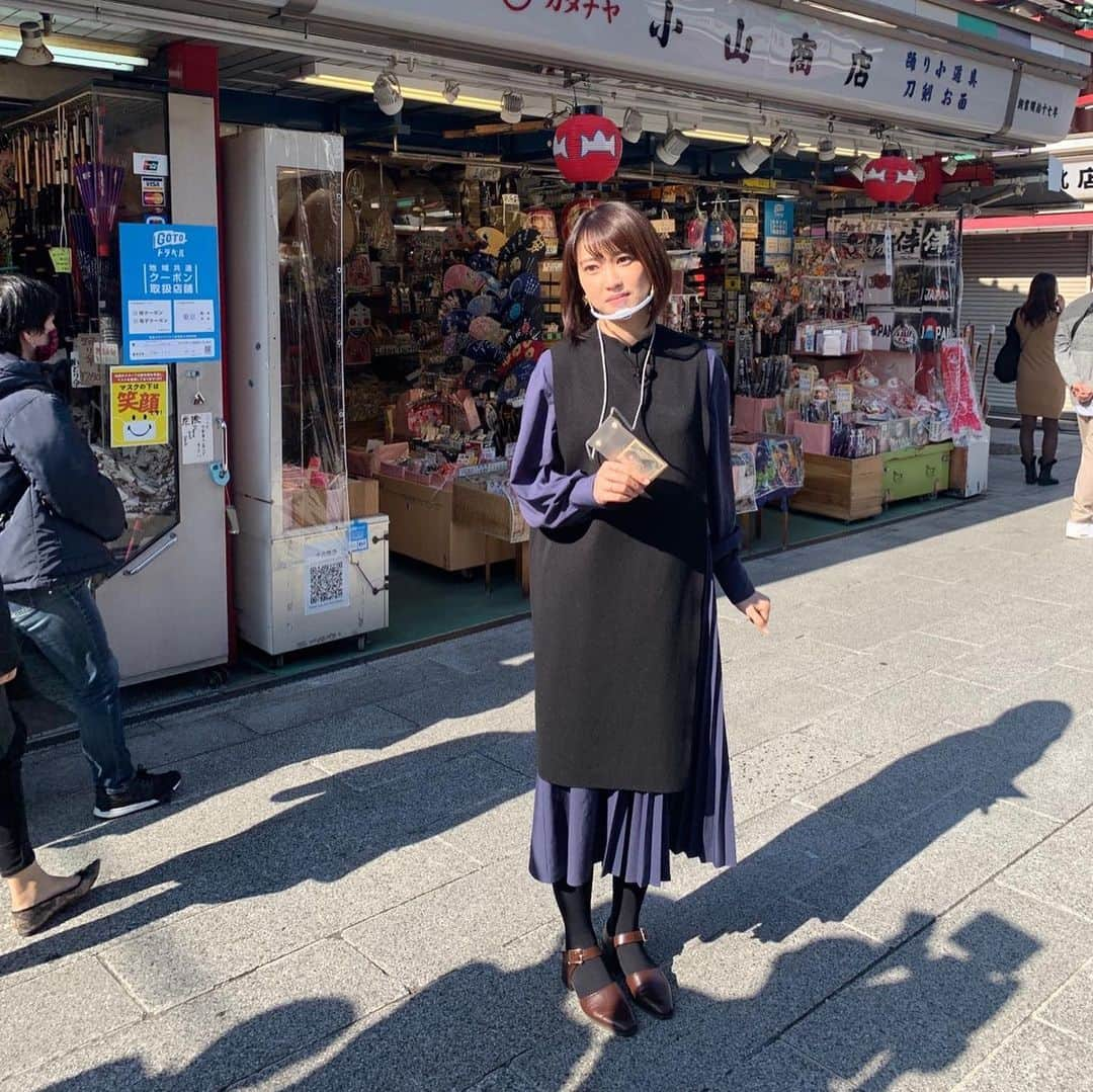 飯田圭織さんのインスタグラム写真 - (飯田圭織Instagram)「こんばんは🌆 先日放送でした、「相席食堂」ご覧頂けましたか❓わたしはTVerで観ましたよ📺千鳥さんの流石のツッコミに愛のあるイジリでメンバーそれぞれの個性が出ていて楽しく笑わせて頂きました。感謝です。ありがとうございます これからもボケを磨こうと精進して参ります❣️ 撮影では素敵な衣装を用意して頂きました✨  コート@masaco_teranishi  ワンピース @elendeek 靴@randa_pic アクセサリー@dix_tokyo ありがとうございます😊 #相席食堂 #ロケ #衣装」12月27日 19時19分 - iidakaori.official