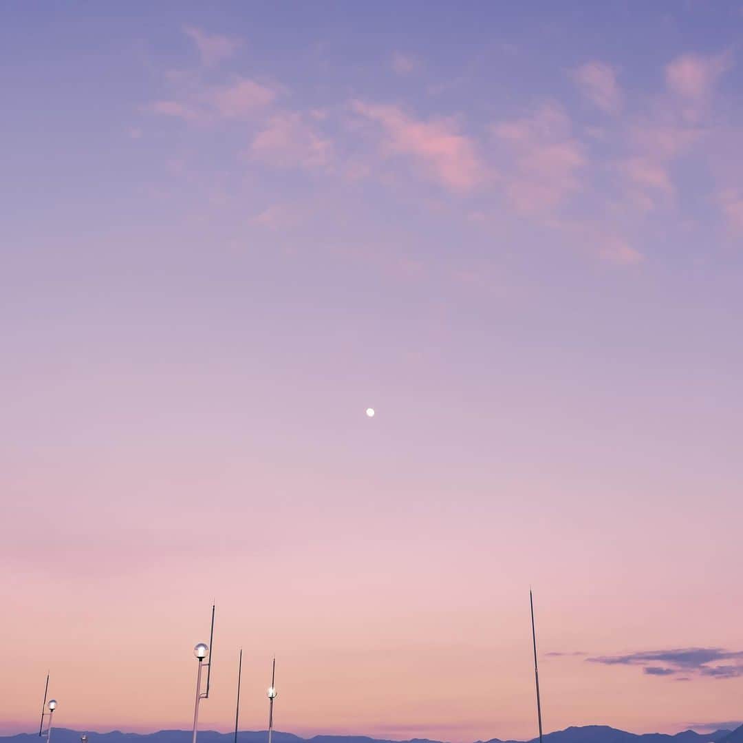 国分真央さんのインスタグラム写真 - (国分真央Instagram)「.﻿ 今日の夕焼け空 綺麗でした 🌥 ☽𓂃 𓈒 𓂂𓏸﻿ ﻿ ﻿ ﻿#FUJIFILMXS10」12月27日 19時12分 - mao_kokubu