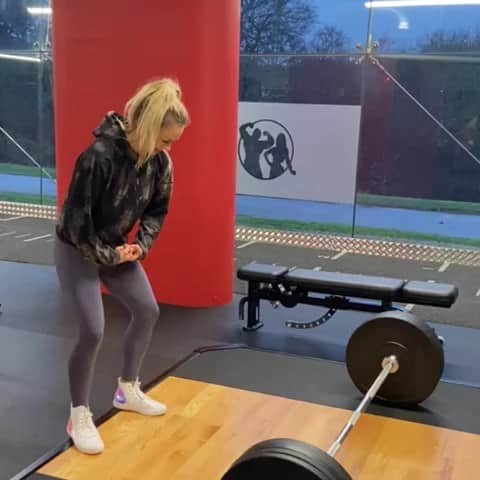 トニア・コーチのインスタグラム：「80kg baby... Not my heaviest but its been a while   #deadlift #weights #bumworkout #legworkout #pushyourself #workout @bodyworldplymouth」