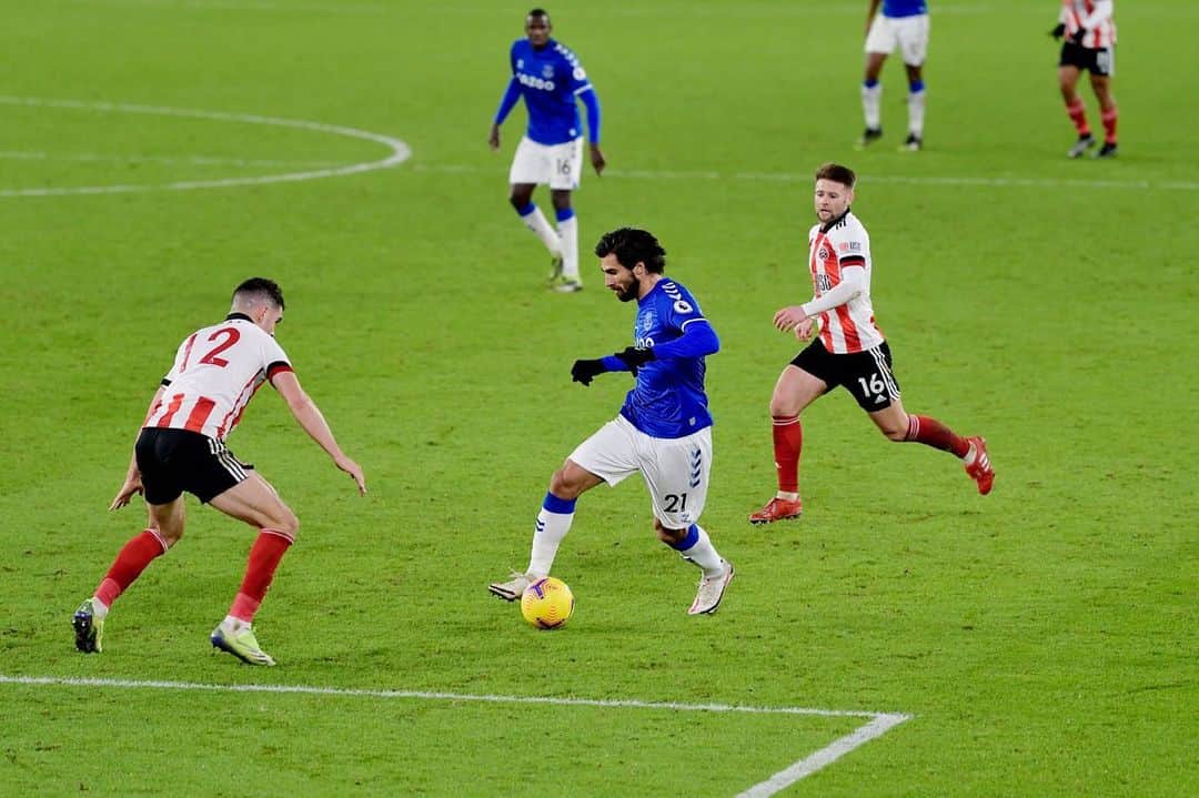 アンドレ・ゴメスのインスタグラム：「🔵 We knew it would be tough, but we put in the work and go back home with this important win! @everton #COYB」