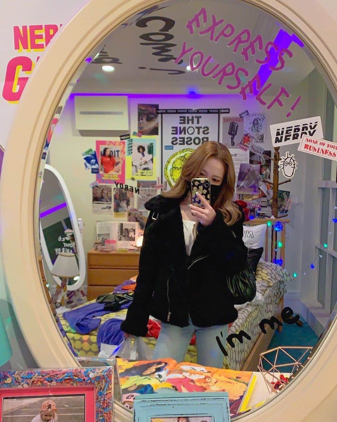 ANNAのインスタグラム：「. 年末な感じしないね😬 今年１年間なかったことにできない？笑 無駄に年だけとった気がする😬笑  . . . . . .  #ootd#selfie#daily#dailylook #오오티디#데일리룩#코디#좋아요#좋아요반사 #패션스타그램#셀스타그램#셀카#얼스타그램#일본#東京」