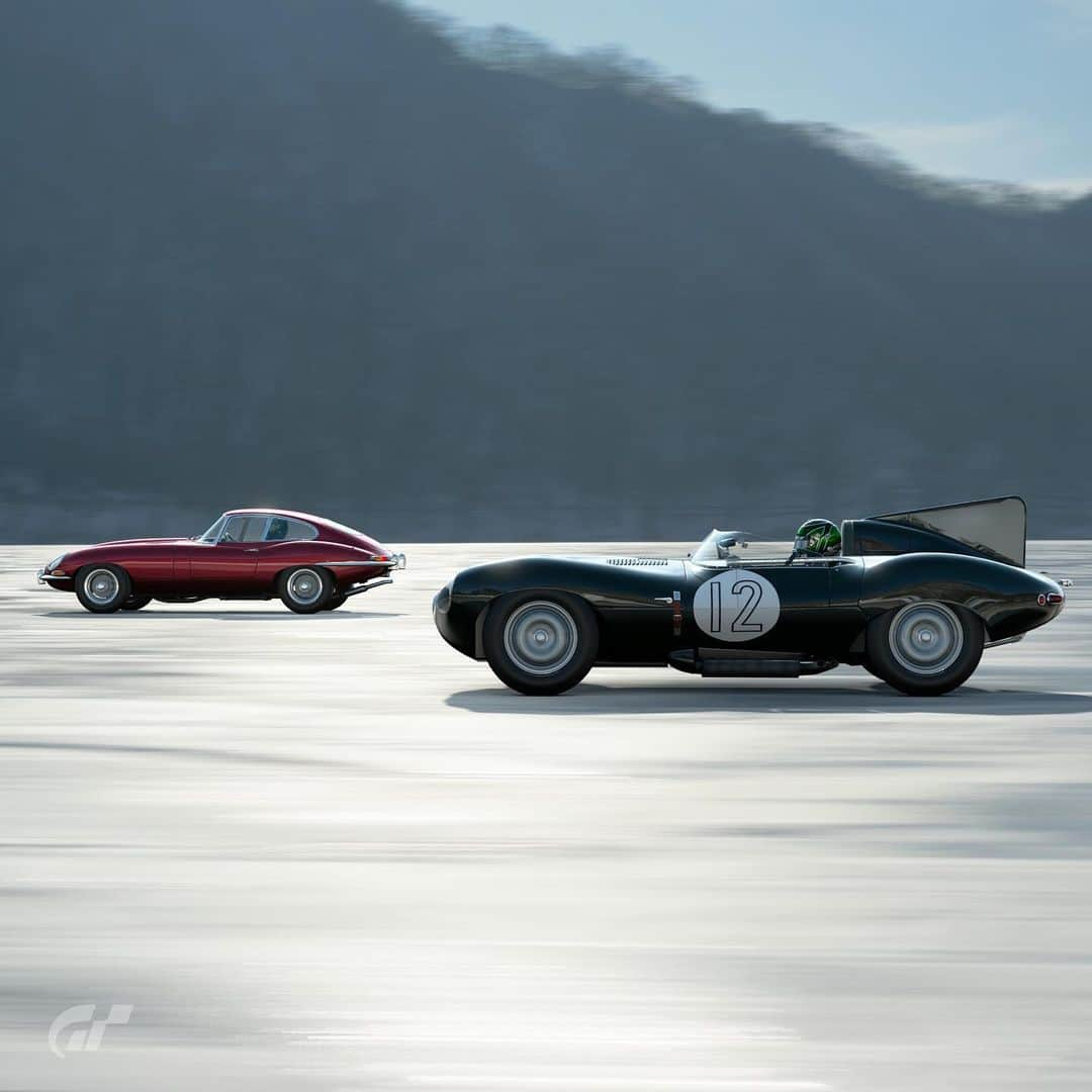 Jaguarさんのインスタグラム写真 - (JaguarInstagram)「Last year we created a series of scapes in @TheGranTurismo featuring our legendary #Dtype and #Etype. This year, the International Concours of Elegance, together with #JaguarClassic, recreated our shots for real in the stunning mountain town of #StMoritz, #Switzerland. Swipe to see how they compare.  #Jaguar #ClassicCars #Heritage #Vintage #CarsofInstagram #InstaCar #Snow #Drifting #SeasonsGrettings」12月27日 20時02分 - jaguar