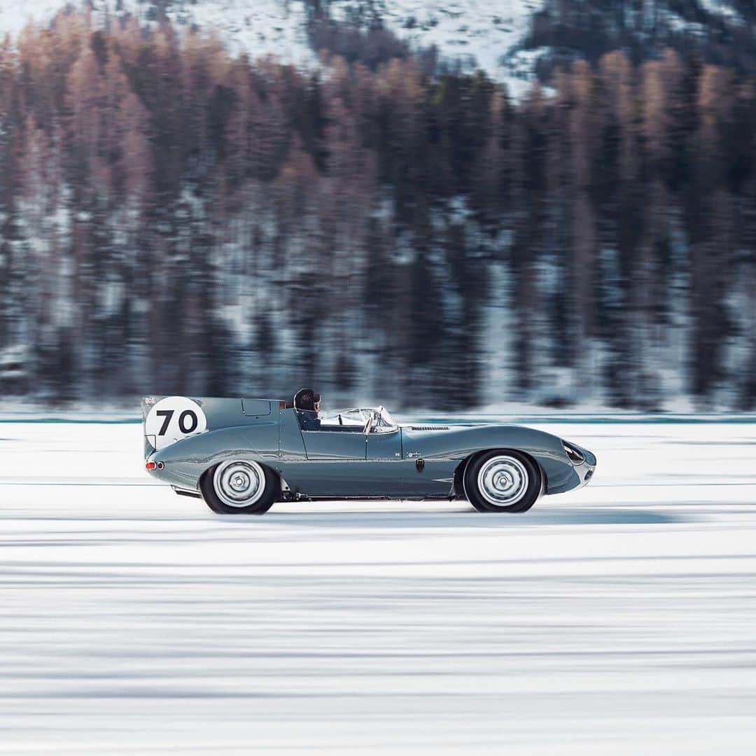 Jaguarさんのインスタグラム写真 - (JaguarInstagram)「Last year we created a series of scapes in @TheGranTurismo featuring our legendary #Dtype and #Etype. This year, the International Concours of Elegance, together with #JaguarClassic, recreated our shots for real in the stunning mountain town of #StMoritz, #Switzerland. Swipe to see how they compare.  #Jaguar #ClassicCars #Heritage #Vintage #CarsofInstagram #InstaCar #Snow #Drifting #SeasonsGrettings」12月27日 20時02分 - jaguar