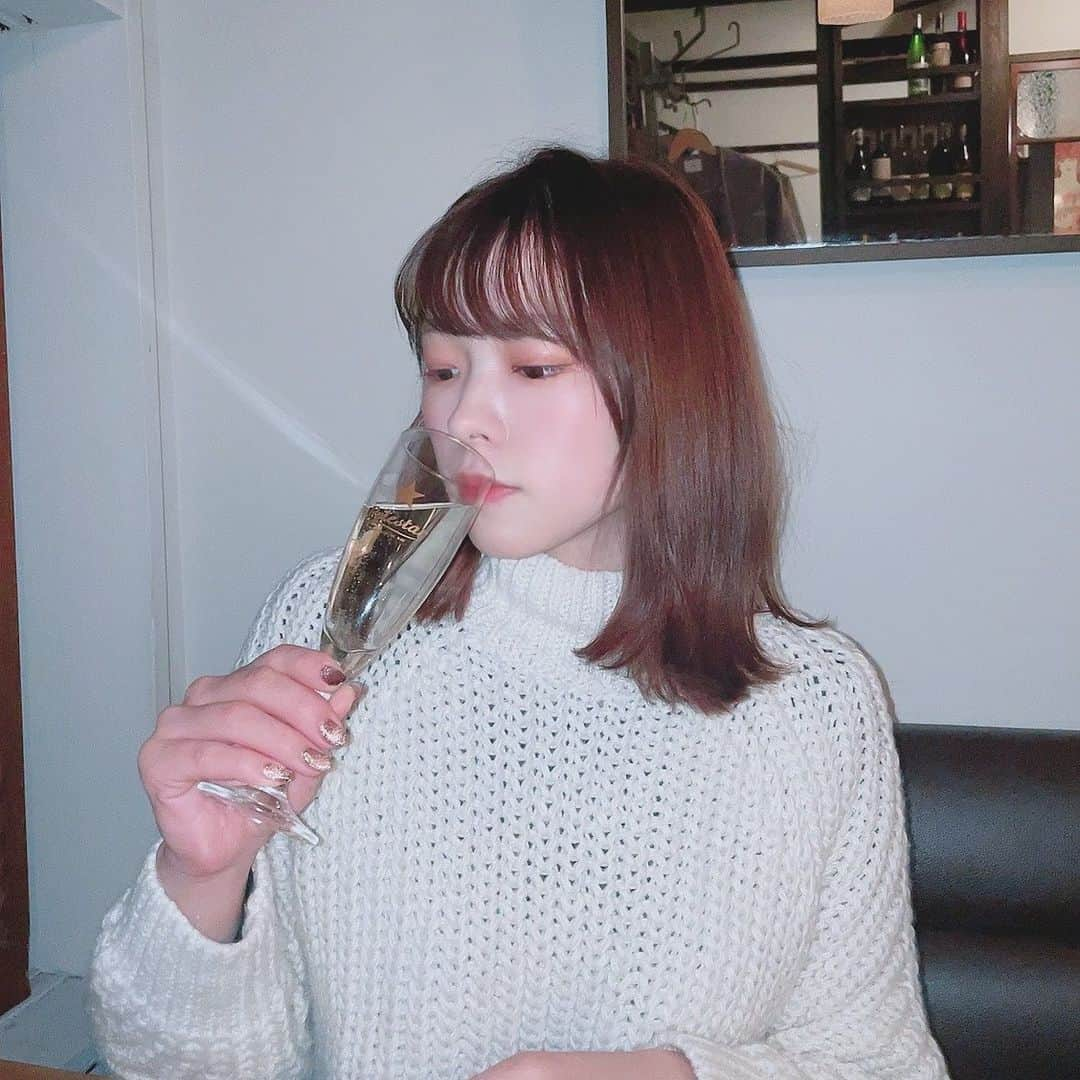 橋本紗奈さんのインスタグラム写真 - (橋本紗奈Instagram)「GUのハイネック優秀🤍ˎˊ˗ . . . ロムアンドのリップも優秀💄 . #gu #guニット #guファッション　#ハイネック　#白ニット #ヘアアレンジ #ヘアカラー #ヘアカラートレンド #ピンクベージュ #ピンクブラウン  #셀스타그램 #셀카 #훈스타그램 #romand」12月27日 19時55分 - hashimoto_sana