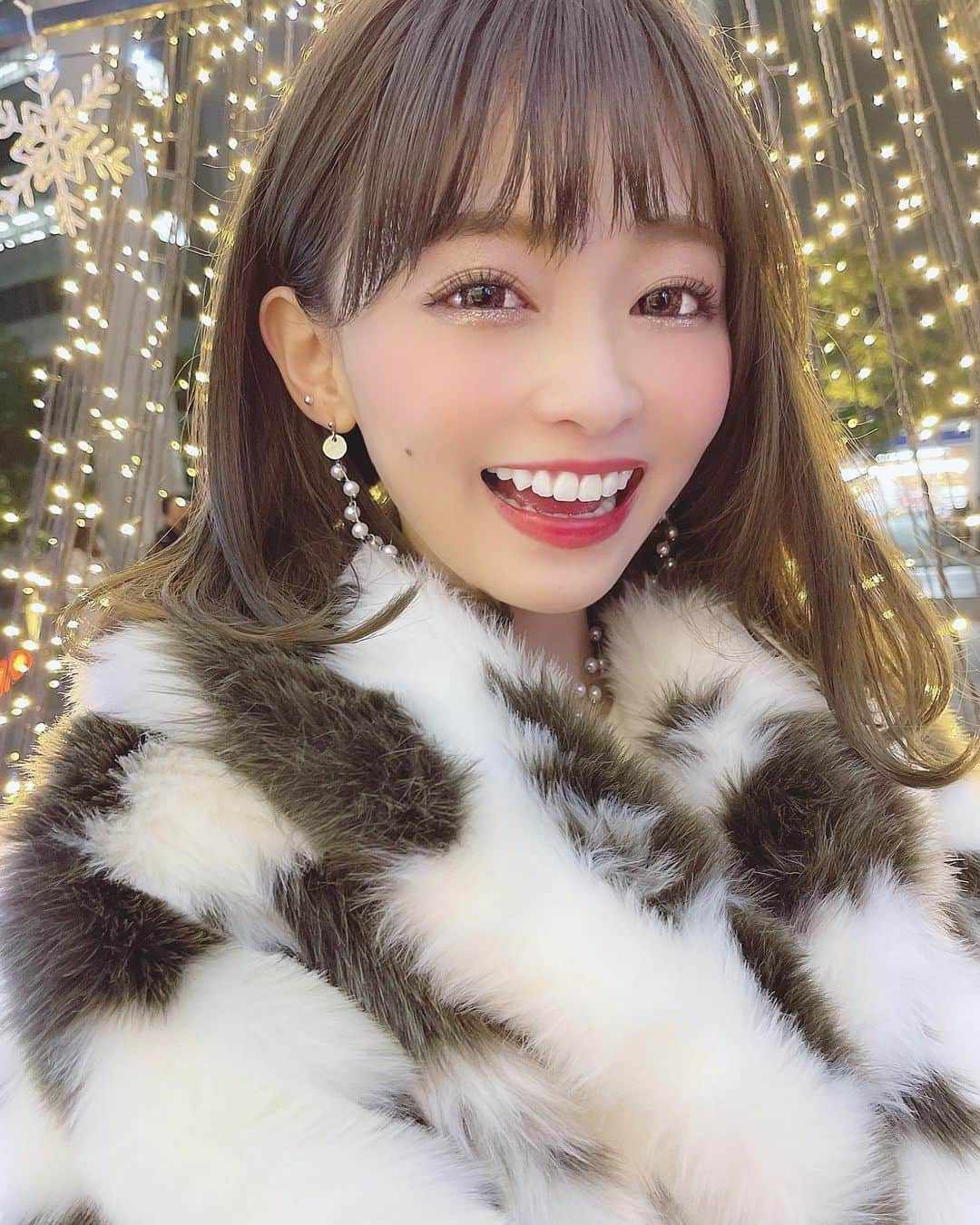 りなてぃさんのインスタグラム写真 - (りなてぃInstagram)「﻿ ﻿ ﻿ たのしそ〜。😂♡﻿ ﻿ ﻿ クリスマスが終わると急に1年が終わる実感がわいてくる...🥺﻿ 今年も残り4日だね...💭﻿ ﻿ 悔いがないよう、あと少し頑張ろう〜💪🏻♡﻿ ﻿ ﻿ 昨日ストーリーにも載せたんだけど﻿ ぐるめアカウントつくりました🍳﻿ ﻿ 名古屋に旅行来るときにはもちろん、﻿ TABOO.Kに遠方から来てくださる方が本当に多くて﻿ 美容院行ってすぐ帰っていく子が多いって👨🏻から聞いてたから﻿ そういう方にも、少しでも名古屋を楽しんでもらえたらいいな😌♡﻿ ﻿ 名古屋以外のグルメも﻿ 自分の記録用として載せてるので﻿ よかったら見てみてね🍳❤︎﻿ ﻿ ☞ @tea_25f﻿ ﻿ ﻿ そして前に今年ラストの質問コーナーやったけど﻿ 最近みんなとの関わり少なくなってしまってるから﻿ もう1回やろかな😌💓﻿ ﻿ ストーリーでこのあと載せるから﻿ よかったら今年最後、お話ししよ〜う😚♡﻿ ﻿ ﻿ #merue #メルエ #アクセサリー ﻿ #make #makeup #メイク#メイクアップ﻿ #カラコン #ootd #outfit #coordinate﻿ #コスメ好き  #自まつ毛メイク #りなてぃー ﻿ ﻿ ﻿ ﻿ ﻿ ﻿ ﻿ ﻿ ﻿」12月27日 19時57分 - rinatea_25