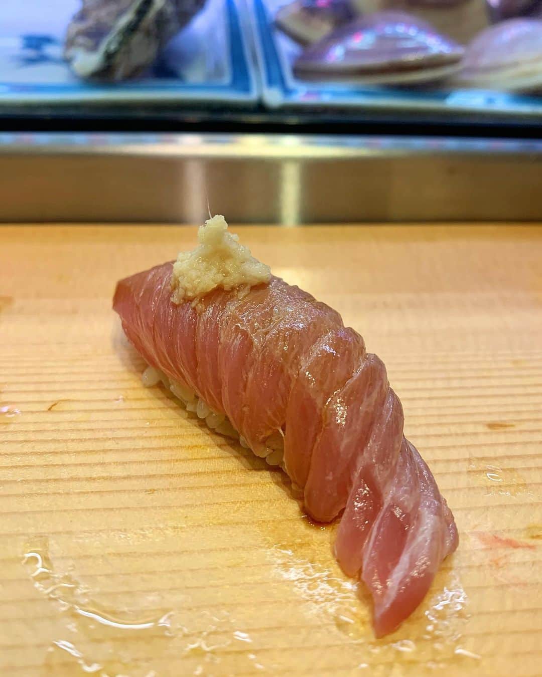 井上茉倫（月神まりな）さんのインスタグラム写真 - (井上茉倫（月神まりな）Instagram)「東京にきて一番いくら美味しかったお店🥢#神楽寿司」12月27日 19時58分 - inoue_marin