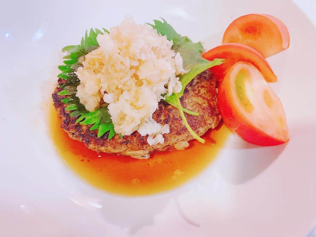 麻衣愛のインスタグラム：「和風ハンバーグ🥩 . #自炊 #ハンバーグ　#手作りごはん」
