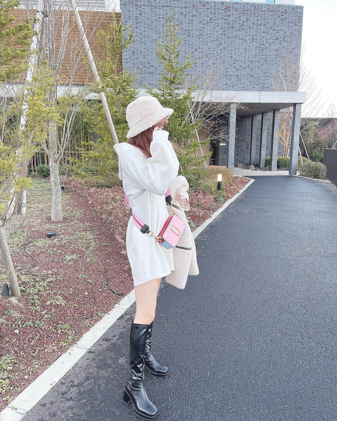 飯野雅さんのインスタグラム写真 - (飯野雅Instagram)「ファンの方から頂いたお洋服🎁 . そして初のバケハ👀」12月27日 20時01分 - biichan_