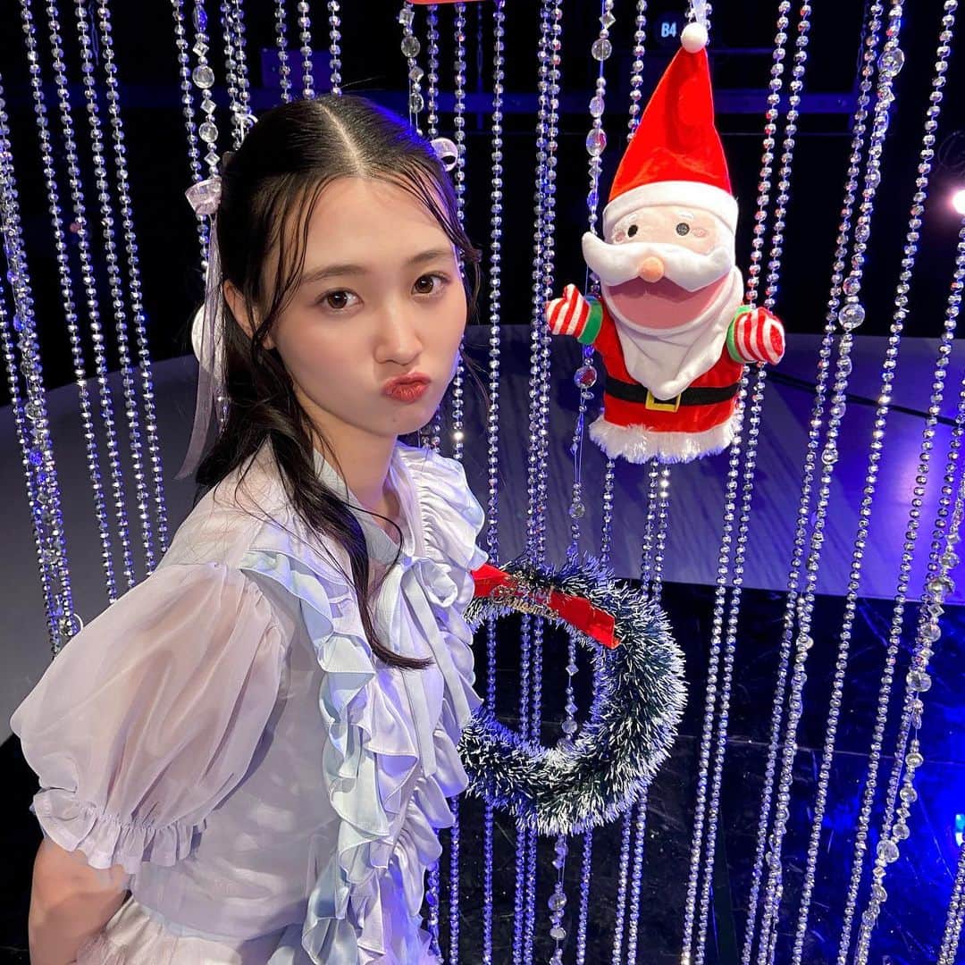 前川歌音のインスタグラム：「初めての無人島お衣装🐬 2番サビの振り付けにイルカさん入ってて可愛い〜」