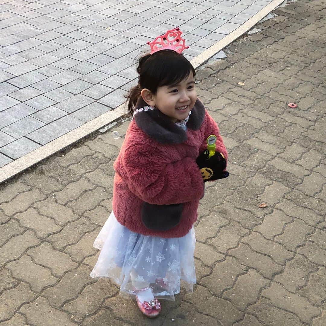 パク・ジョンチョルのインスタグラム：「마음껏뛰어놀고싶어요~~~^^ #집은답답해😩  #코로나일상기록」