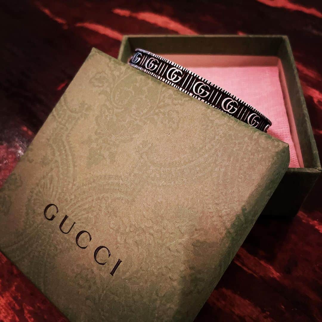 加藤 聖也のインスタグラム：「. New Item :) #GUCCI #accessory #bangle」