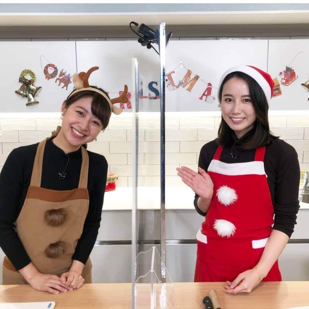 女子アナをこよなく愛する美人図鑑のインスタグラム：「美沙希トナカイ🦌と森川サンタ🎅💕  #テレビ朝日 #テレ朝 #動画はじめてみました #クリスマスコラボ #動はじクリスマス #林美沙希アナ #林アナ #美沙希ちゃん #トナカイコス #美沙希トナカイ #森川夕貴 #森川アナ #森川さん #夕貴ちゃん #サンタコス #森川サンタ #釣り #料理 #お魚をさばくシリーズ #やっぱりシーフードも大好き #美人 #美女 #美しい #綺麗 #清楚 #かわいい #可愛いすぎる #可愛い #ツーショット #癒し」