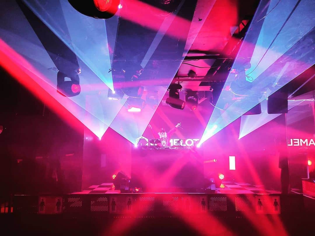 DJ KOOさんのインスタグラム写真 - (DJ KOOInstagram)「無観客DJ！！CLUB CAMELOT 渋谷！！ YouTube企画 DJ KOOのCLUB探訪で久々のキャメ！！営業前だったのでお客さんは居なかったけど、Boothに立つと体に染み付く現場感覚が沸々した！！   #DJKOOの電KOO石火わいたー #club   #dj #camelot #DJKOO」12月27日 20時29分 - dj_koo1019