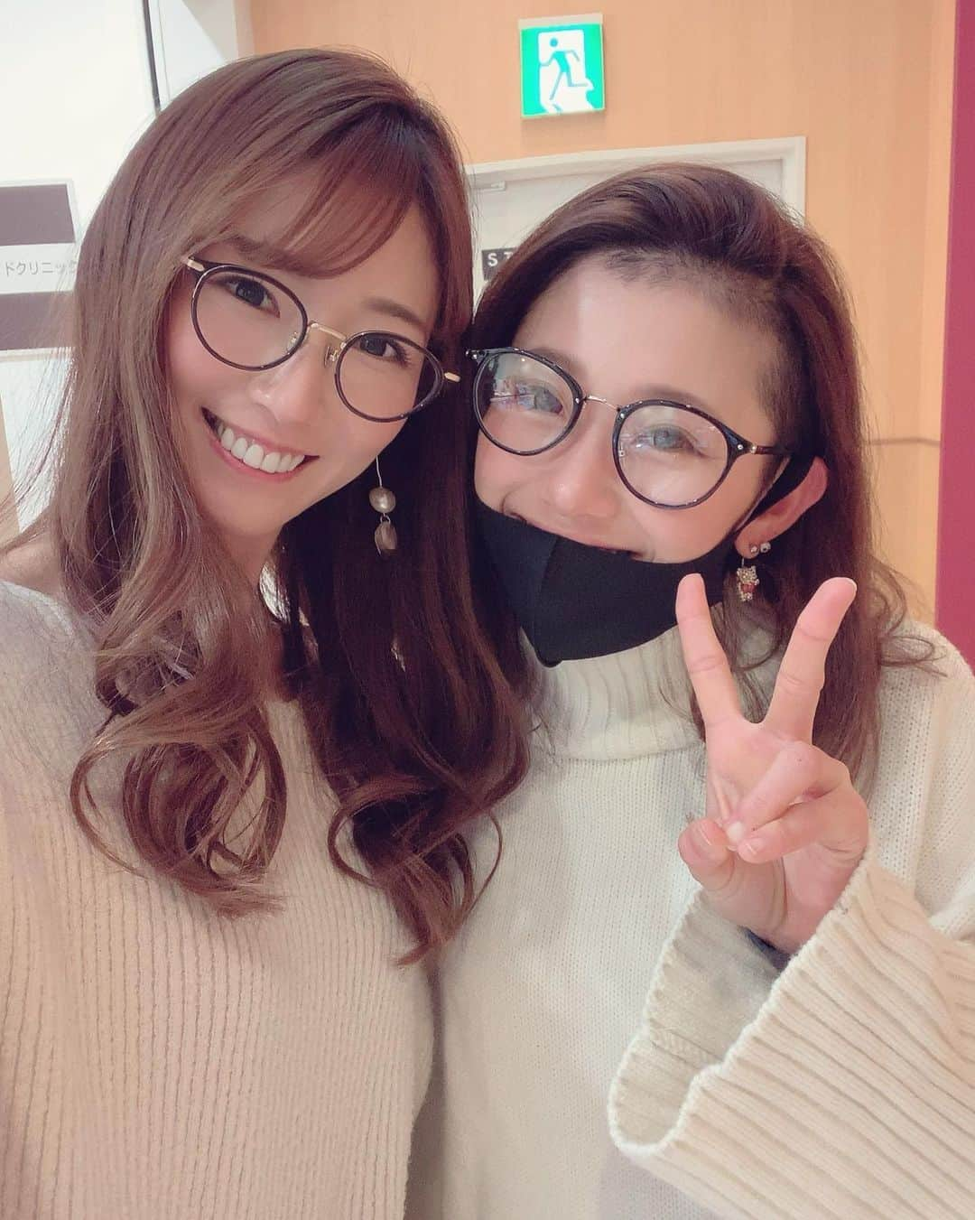 中里さや香さんのインスタグラム写真 - (中里さや香Instagram)「今日は、弟のお嫁さん　@chinatsu_minami のちなてぃーとRHCにランチ😆  ・ そしたらいきなりHAPPYBIRTHDAYの曲が流れ始めてお祝いしてくれた🥺❤️嬉しかったのと同時に、周りのお客さんにもパチパチ👏されて恥ずかしかった笑  ， 弟のお嫁さんだから妹になるけど、でも私にはめちゃくちゃ優しくて面白くて美人なお姉さんが出来て嬉しいです！！  またすぐに会うから最高！😆❤️  ・ #rhc#rhcロンハーマン #rhcカフェ #happybirthday #お誕生日ケーキ #お誕生日#義妹ちゃんありがとう #だけどお姉さん #嬉しい」12月27日 20時24分 - sayakashi1217