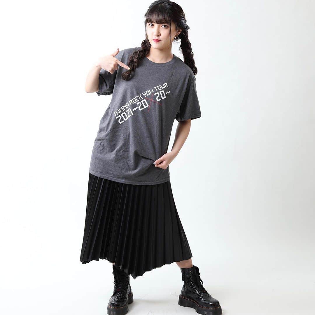 JUNNAのインスタグラム：「『JUNNA ROCK YOU TOUR 2021 〜20×20〜』グッズ紹介〜〜〜①  "20×20 Logo T-shirts"」