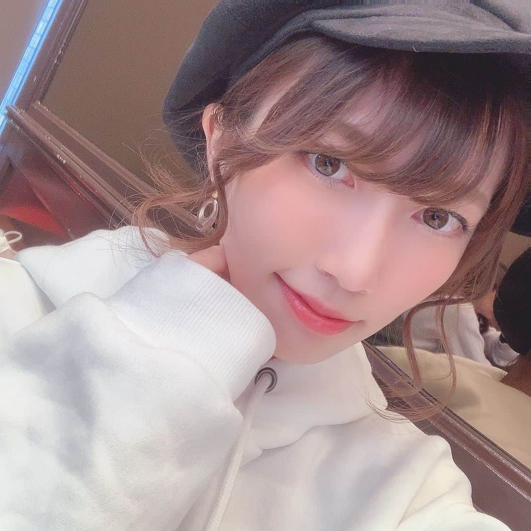 板野優花のインスタグラム：「今日も動画上がります🥺💓 まほちゃんの婚活に密着🧐 @mapo0110  ・ YouTubeで｢あんけんガールズ｣を チェックーーーー☑️ Instagram→ @anken.girls  ・ #案件募集 #あんけんガールズ  #イベントMC #mc #タレント #関西モデル  #カメラマンさんと繋がりたい #写真撮ってる人と繋がりたい  #アシスタントmc #撮影会モデル #撮影依頼募集中  #モデル依頼受付中 #サロンモデル #関西サロンモデル #ポートレートしま専科 #ポートレートモデル #秋コーデ #おしゃれさんと繋がりたい  #撮影会情報 #関西モデル #youtuber」