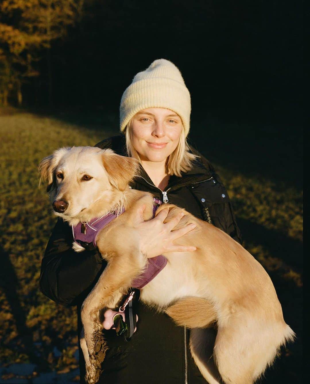 Estée Lalondeのインスタグラム：「Big baby @doggonamedeffie 💛」