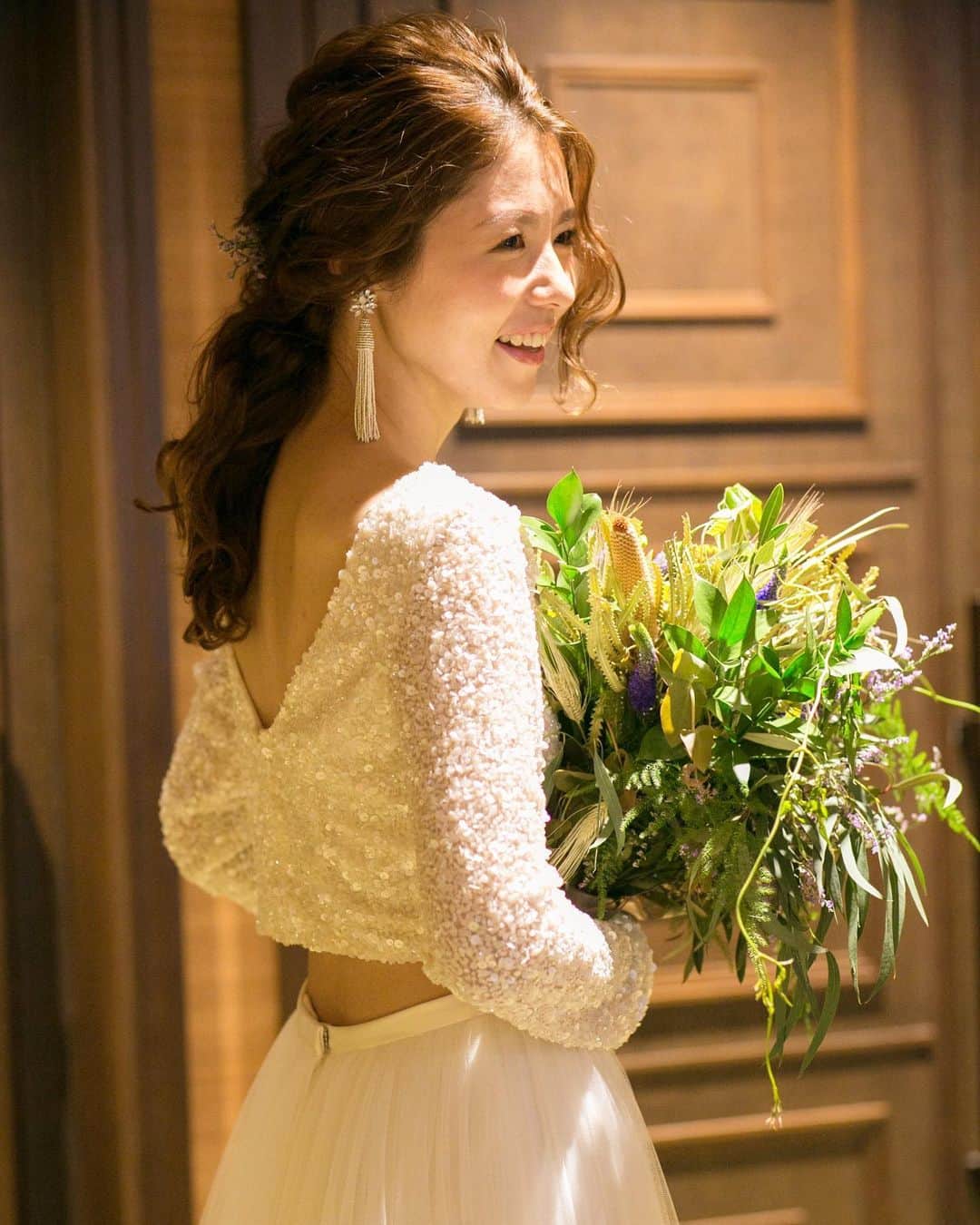 QUANTIC・クアンティックのインスタグラム：「. .QUANTICリアルウエディング . . バックスタイルが可愛いドレス👗 自分が着たいと思ったドレスに身を包んだ時の嬉しさは結婚式ならではのお気持ちですね. . . #QUANTIC #クアンティック #結婚式 #ウェディング #プレ花嫁 #卒花嫁 #福岡花嫁 #福岡結婚式 #天神 #photography#wedding #marryxoxo #ウェディングニュース #全国のプレ花嫁さんと繋がりたい #日本中のプレ花嫁さんと繋がりたい #結婚式準備#ウェディングフォト#ウェディングドレス #weddingdress #ウェディングニュース #プロポーズ#入籍#2020冬婚 #2021春婚 #2021秋婚 #2021夏婚 #令和婚#和装婚 #brides #justmarried」