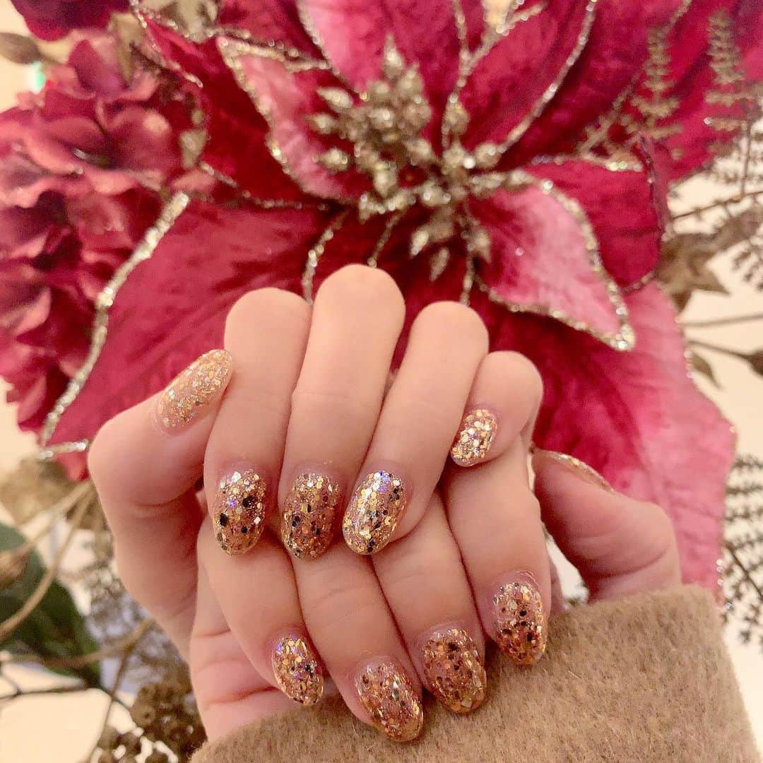 杉山佳那恵さんのインスタグラム写真 - (杉山佳那恵Instagram)「@enluna.nail で nail 新しくしたよ❤️  キラキラー✨✨✨ @miomio_0409 の nail 毎回可愛いくて 大好きだー😍  宝くじ当たりますように ってことでゴールド。笑  #nail#new#enlunanail」12月27日 20時34分 - kanaxxy_0421