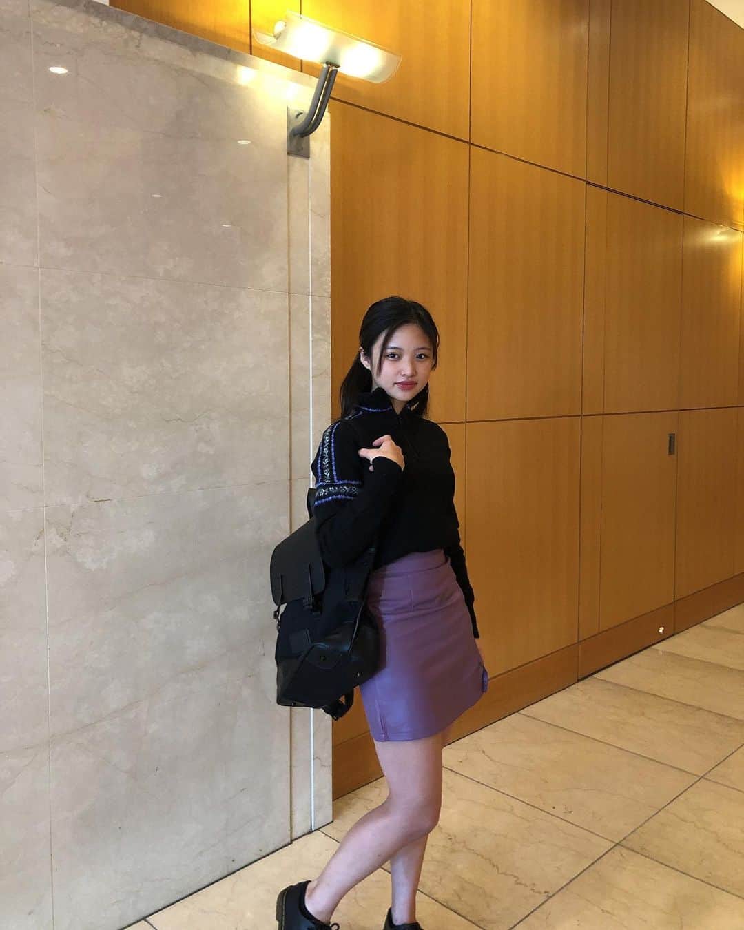石井美音奈のインスタグラム：「最近新しくgetしたスカートとバックでコーディネート♪ 紫のスカートなんて挑戦的だったけど、着てみたら可愛くてお気に入り❤使いやすい！！！！  ◉スカート @pivot_door SHOP URL：https://pivotdoor.thebase.in/  ◉リュック @gastonluga クーポンコード【miona】15％割引だよ 春キャンペーンやってって、 1月8日までに公式サイト（http://www.gastonluga.com/）で購入すると人気の小物の4点のうち2点選べる小物プレゼント  #gastonluga #ガストンルーガ ＃リュックサック#リュック #バックパック #ビー #pivot_door #スカートコーデ #スカート」