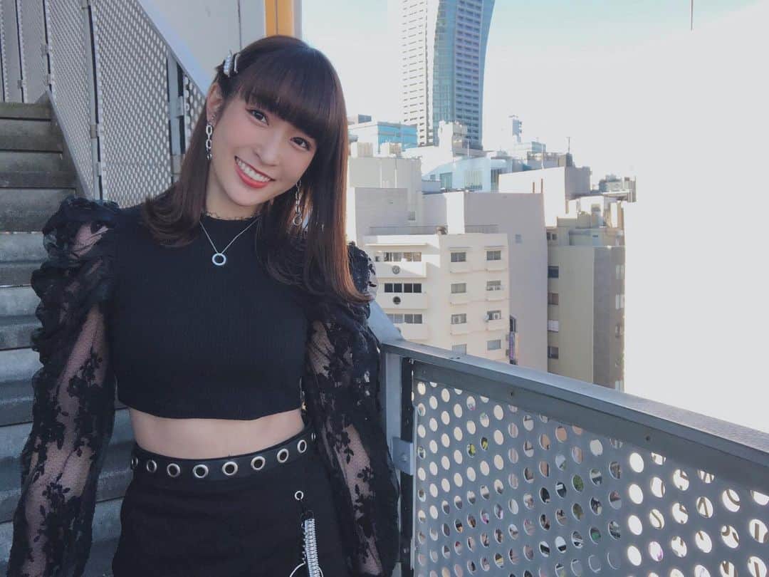 のインスタグラム：「この状況でたくさんお世話になったタワレコさんと足を運んでくれる皆さん感謝🙏🏻🌟残すは大晦日LIVE！！来てね🤙🏻 #chaosundergroundzealot #chu_z #shibuya #fashion #idol #winter #brownhair #music」